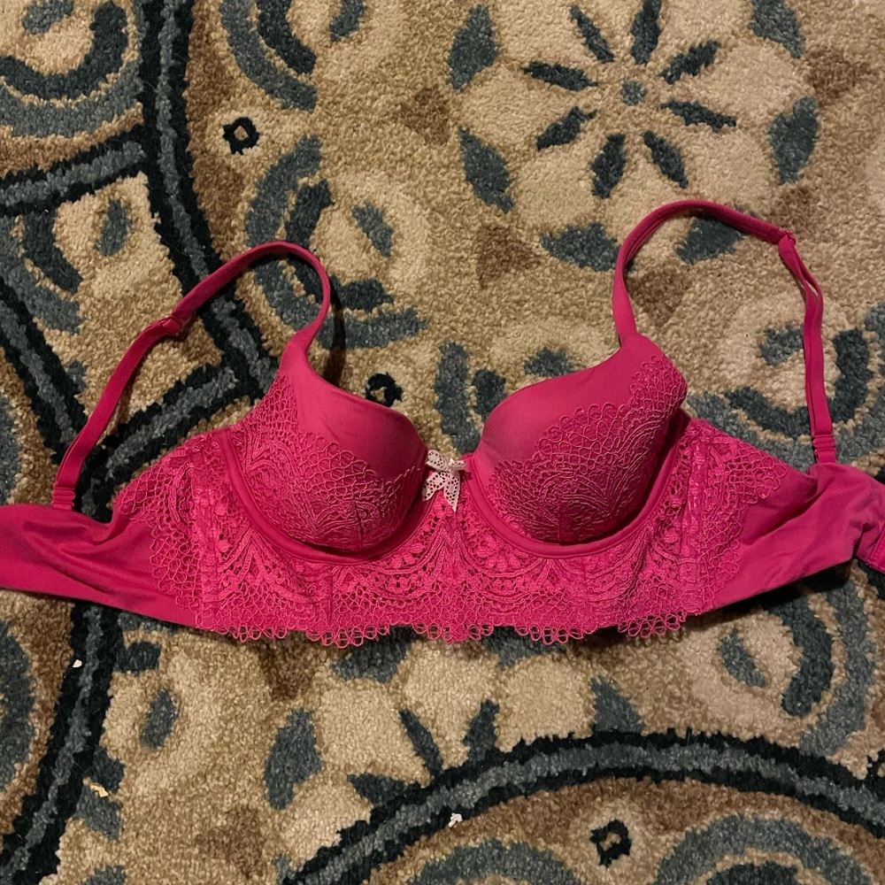 Womens 32C Victoria secret bra